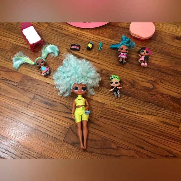 L.O.L. Surprise! LOL OMG Dolls Spa Day
Large Doll Spa Bathtub, Bed, Lounge Chair - Picture 7 of 15